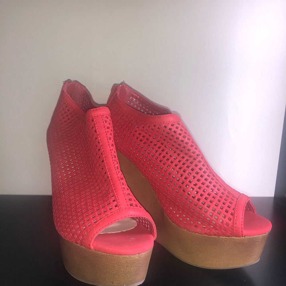 Wedge shoes